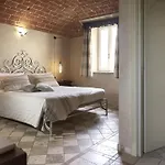 Tenuta Relais & Wines Hotel Montemagno (Piedmont)