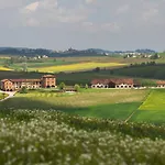 Tenuta Relais & Wines מלון
