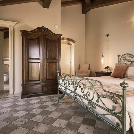 Отель Tenuta Relais & Wines Montemagno (Piedmont)
