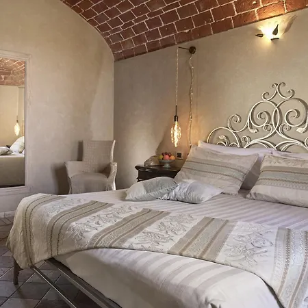 Tenuta Relais & Wines 5* Montemagno (Piedmont)