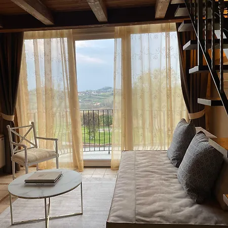 Otel Tenuta Relais & Wines Montemagno (Piedmont)