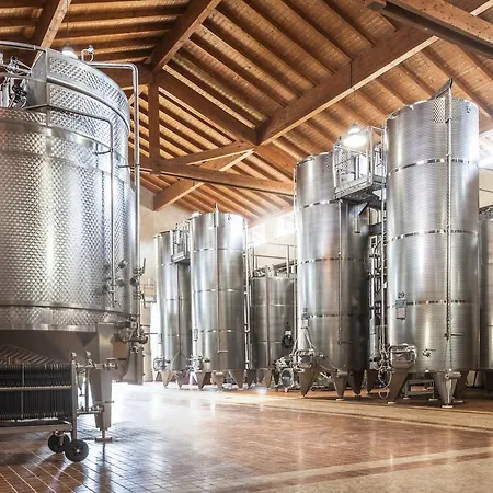 Tenuta Relais & Wines Otel 5*